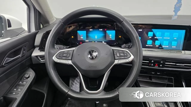 Volkswagen Golf 8th Generation 2023 Белый из Кореи, фото 4