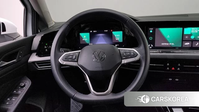 Volkswagen Golf 8th Generation 2024 Белый из Кореи, фото 4