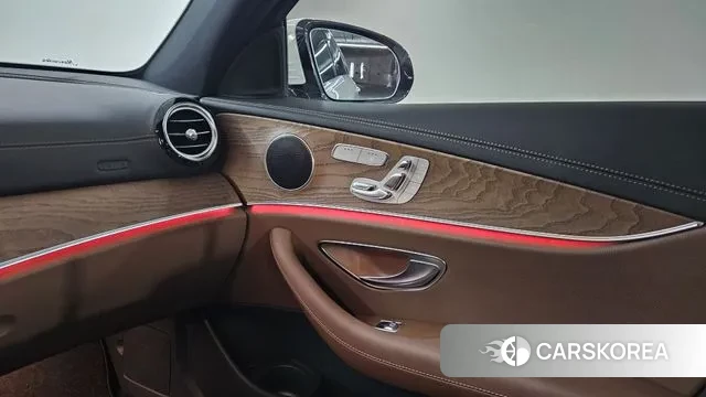 Mercedes-Benz E-Class W213 2022 Белый из Кореи, фото 4