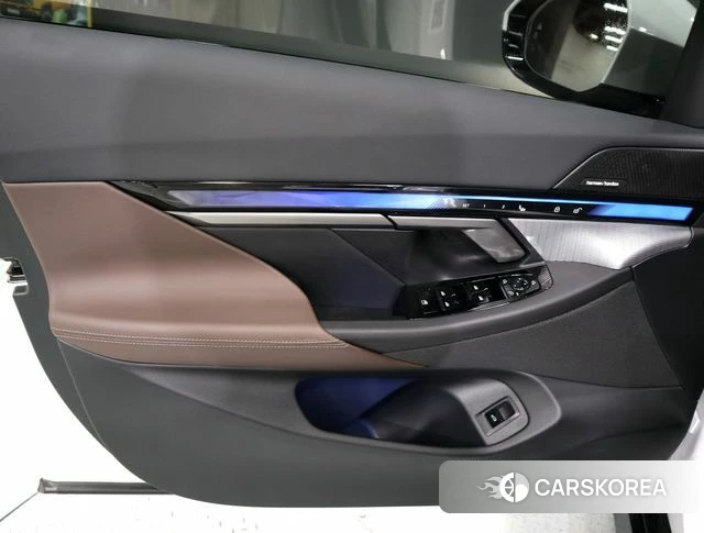 BMW 5 Series (G60) 2025 Белый из Кореи, фото 4