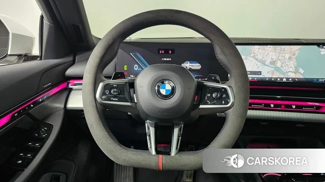 BMW 5 Series (G60) 2025 Белый из Кореи, фото 4