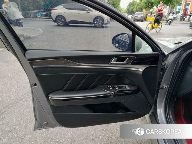 Kia K5 2021 Серебристо-серый из Китая, фото 4