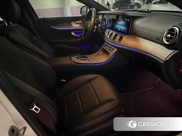 Mercedes-Benz E-Class W213 2022 Белый из Кореи, фото 4