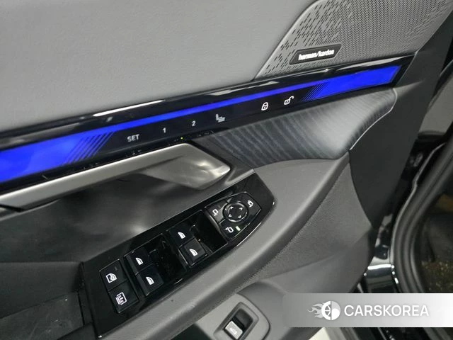 BMW 5 Series (G60) 2025 Черный из Кореи, фото 4