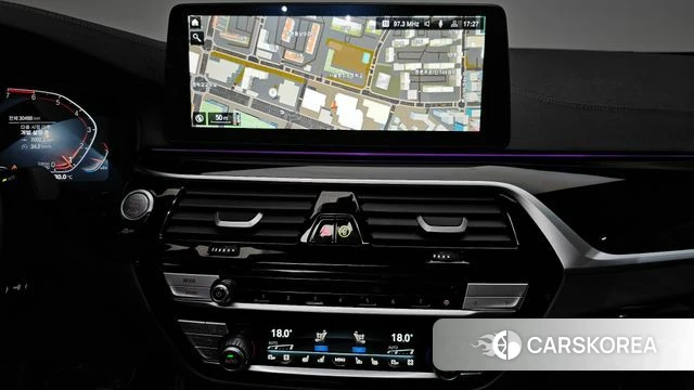 BMW 5 Series (G30) 2023 Белый из Кореи, фото 4