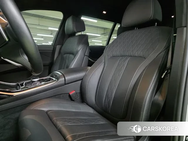 BMW X7 (G07) 2023 Белый из Кореи, фото 4