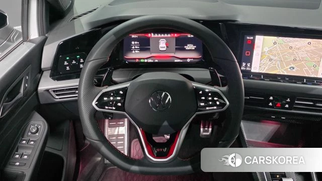 Volkswagen Golf 8th Generation 2023 Белый из Кореи, фото 4