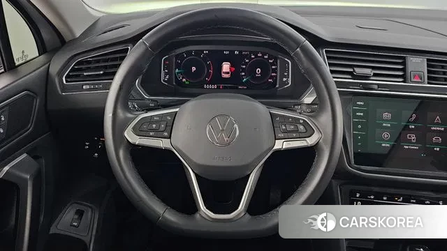 Volkswagen Tiguan Allspace 2023 Белый из Кореи, фото 4