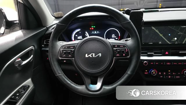 Kia Niro Plus 2023 Белый из Кореи, фото 4