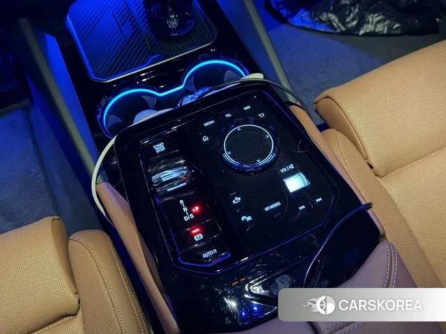 BMW 5 Series (G60) 2025 Черный из Кореи, фото 4