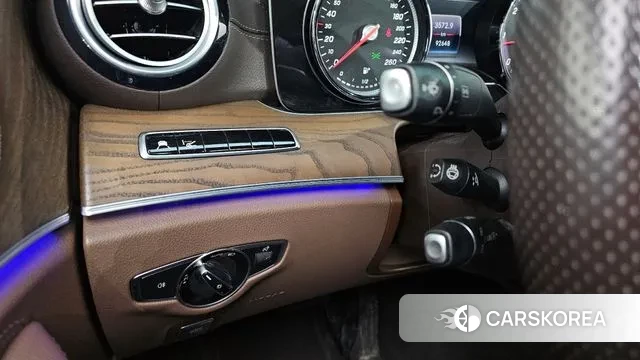 Mercedes-Benz E-Class W213 2018 Серый из Кореи, фото 4