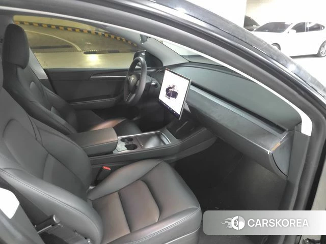 Tesla Model Y 2023 Черный из Кореи, фото 4