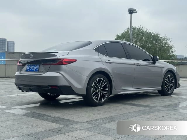 Toyota Camry 2025 Серебристо-серый из Китая, фото 4