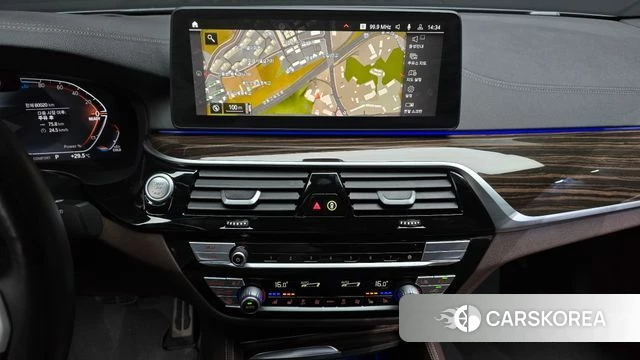 BMW 5 Series (G30) 2022 Черный из Кореи, фото 4