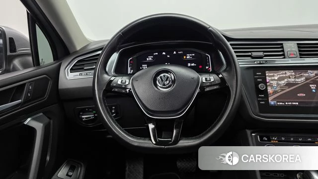 Volkswagen Tiguan Allspace 2020 Серебристо-серый из Кореи, фото 4