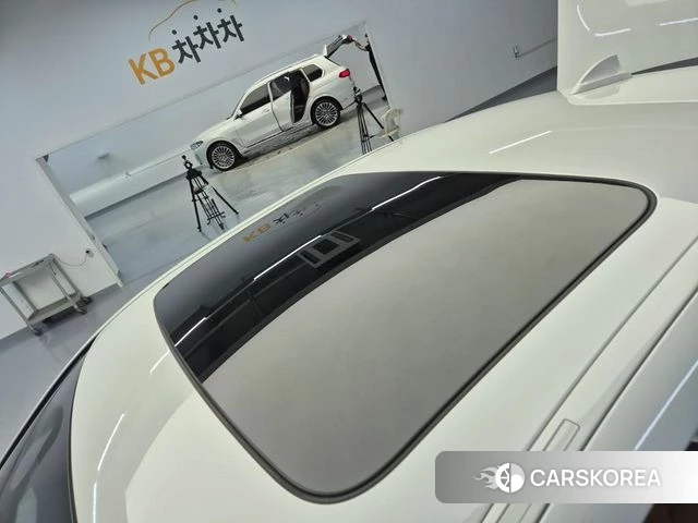 BMW 5 Series (G60) 2023 Белый из Кореи, фото 4