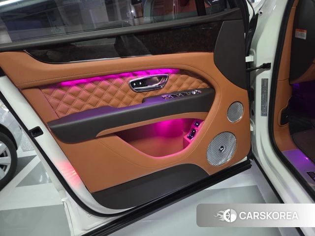Bentley Bentayga 2021 Белый из Кореи, фото 4