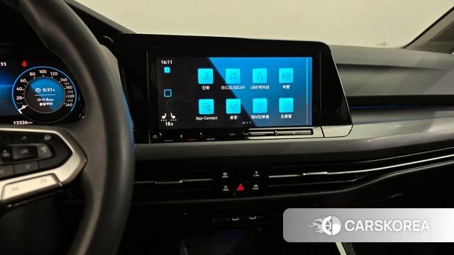 Volkswagen Golf 8th Generation 2024 Белый из Кореи, фото 4