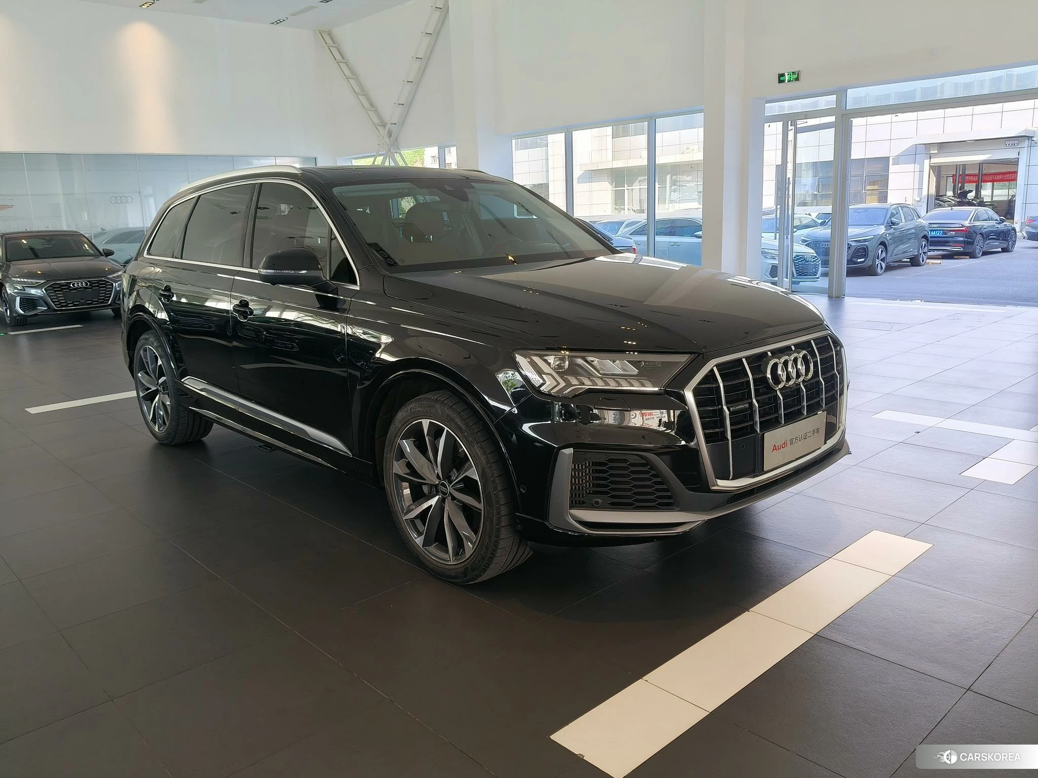 Audi Q7 2022 Черный из Китая, фото 4