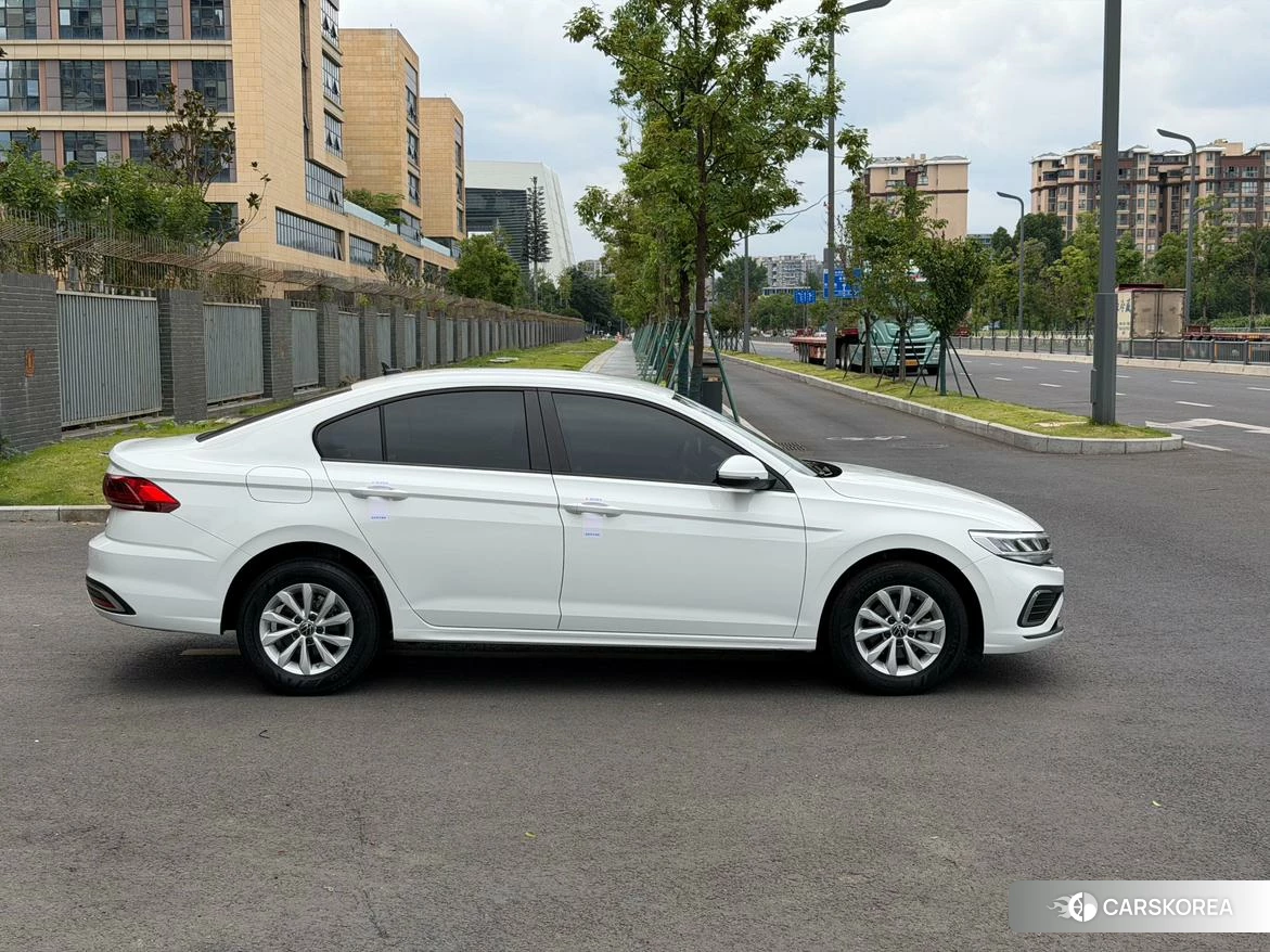Volkswagen Bora 2022 Белый из Китая, фото 4