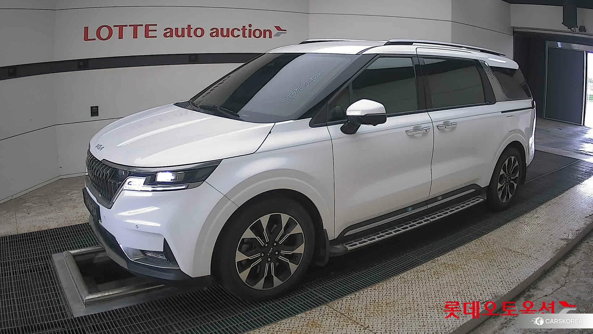Kia Carnival 2023 Белый из Кореи, фото 4