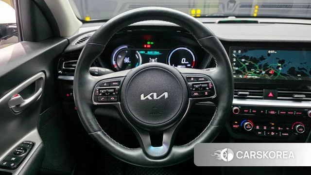 Kia Niro Plus 2023 Белый из Кореи, фото 4