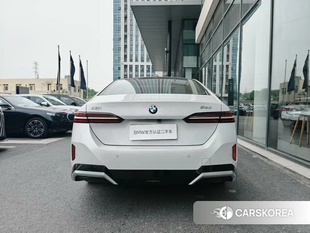 BMW 5 series 2025 Белый из Китая, фото 4