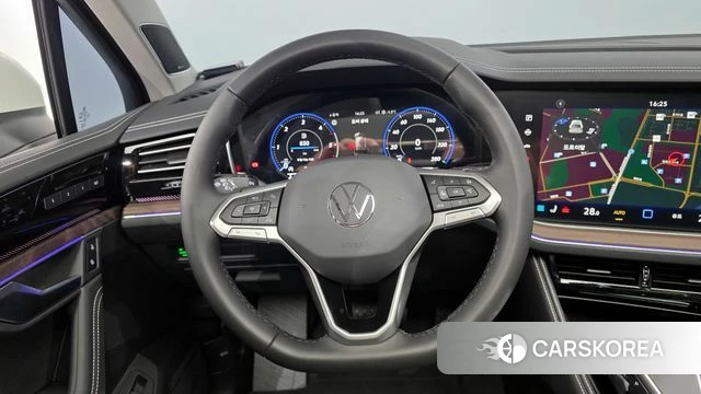 Volkswagen Touareg 3rd generation 2025 Белый из Кореи, фото 4
