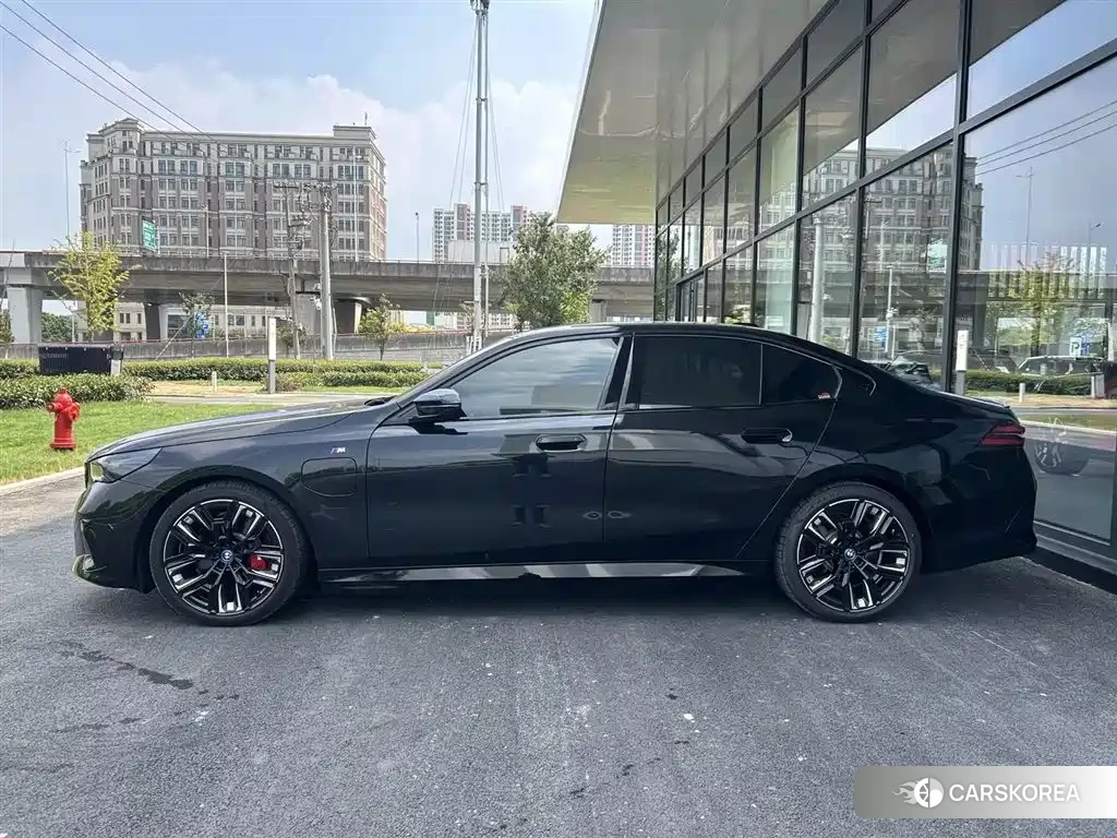 BMW i5 2026 Черный из Китая, фото 4