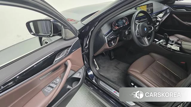 BMW 5 Series (G30) 2023 Черный из Кореи, фото 4