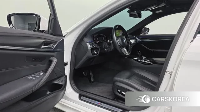 BMW 5 Series (G30) 2023 Белый из Кореи, фото 4