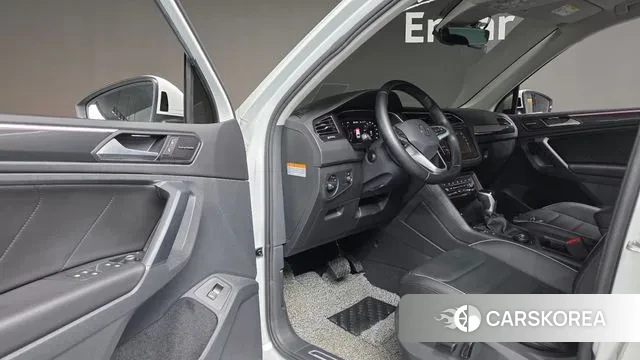 Volkswagen Tiguan second Generation 2022 Белый из Кореи, фото 4