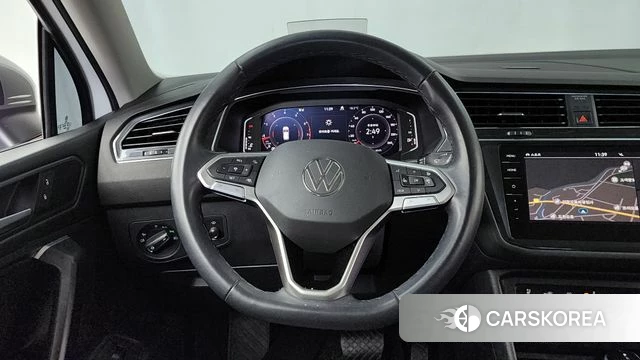 Volkswagen Tiguan Allspace 2023 Белый из Кореи, фото 4