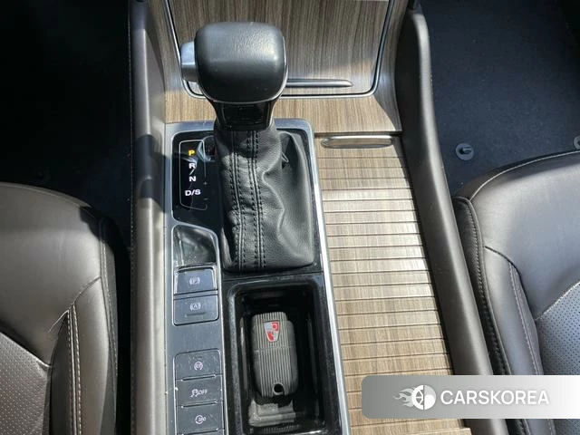 Roewe RX8 2018 Белый из Китая, фото 4