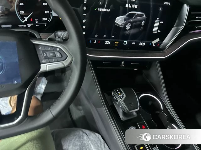 Volkswagen Touareg 3rd generation 2026 Белый из Кореи, фото 4