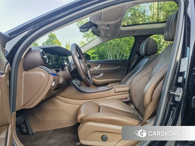 Mercedes-Benz E-class 2023 Черный из Китая, фото 4