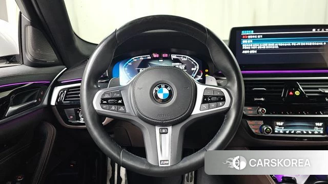 BMW 5 Series (G30) 2023 Белый из Кореи, фото 4