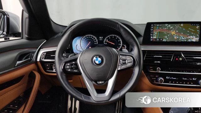 BMW 5 Series (G30) 2018 Серебристо-серый из Кореи, фото 4
