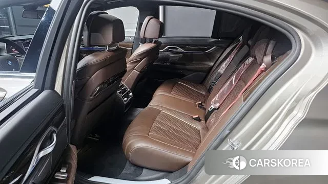 BMW 7 Series (G11) 2020 Песочный из Кореи, фото 4