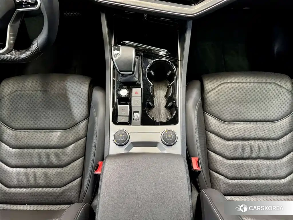 Volkswagen Touareg 2023 Черный из Китая, фото 4