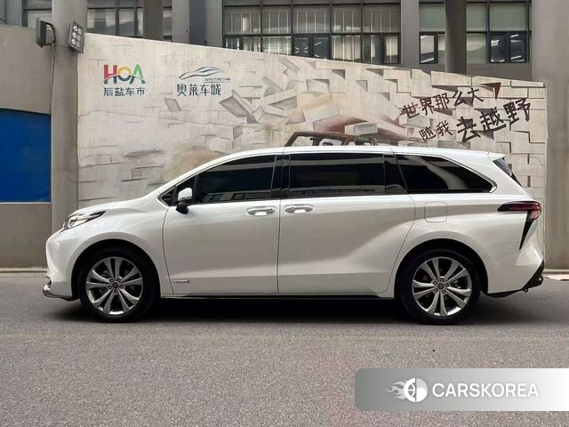 Toyota Saina 2023 Белый из Китая, фото 4