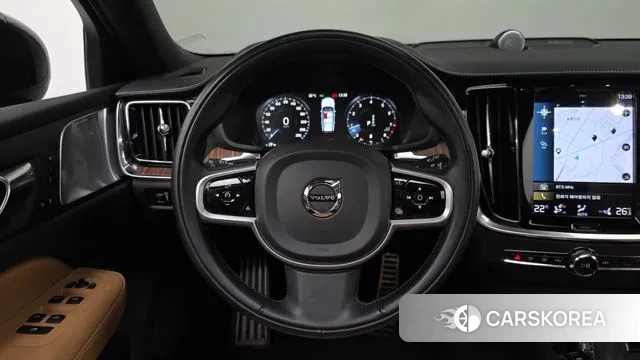 Volvo V60 Cross-Country 2nd Generation 2021 Черный из Кореи, фото 4