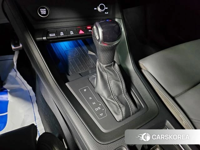 Audi Q3 (F3) 2022 Белый из Кореи, фото 4