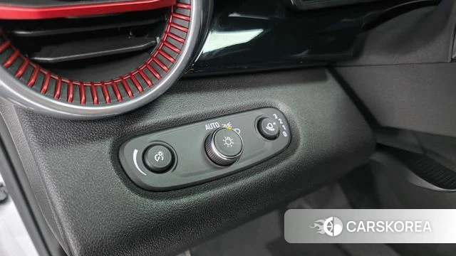 Chevrolet (GM Daewoo) Trax Crossover 2023 Белый из Кореи, фото 4