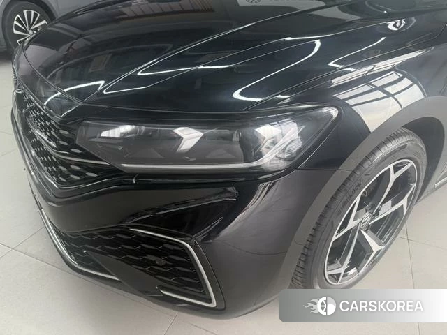 Volkswagen Passat 2024 Черный из Китая, фото 4