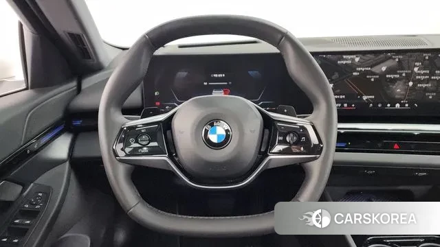 BMW 5 Series (G60) 2023 Белый из Кореи, фото 4