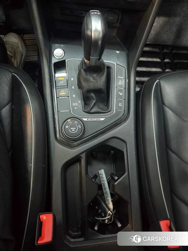 Volkswagen Tiguan second Generation 2018 Серебряный из Кореи, фото 4