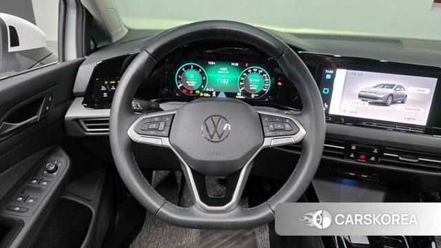 Volkswagen Golf 8th Generation 2024 Белый из Кореи, фото 4