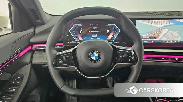 BMW 5 Series (G60) 2023 Белый из Кореи, фото 4