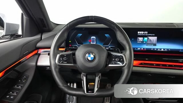 BMW 5 Series (G60) 2024 Серебристо-серый из Кореи, фото 4
